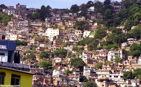 Favela cerca de R�o de Janiero, el Brasil