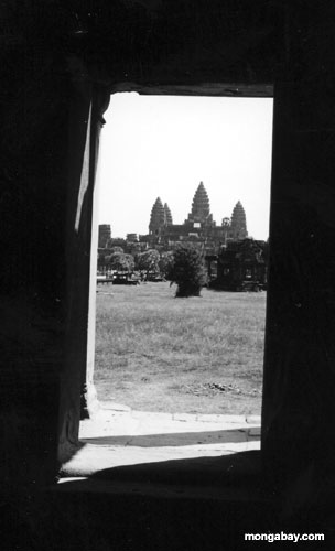 Photo noire et blanche Ankor Wat Angkor encadr� par profil Wat, Cambodge