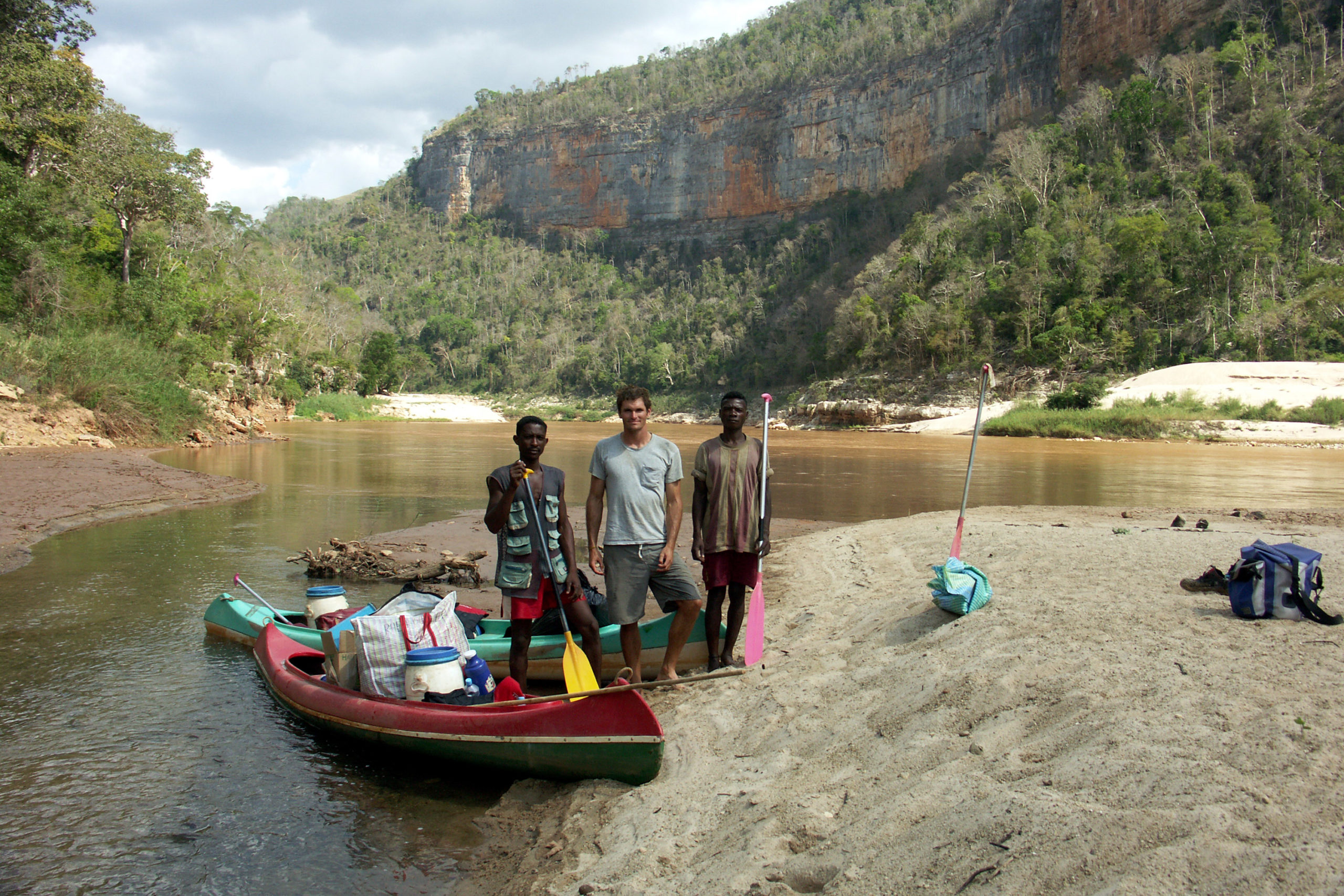 Rhett Ayers Butler with two Malagasy boatmen in the Manambolo Canyon in Madagascar in 2004.