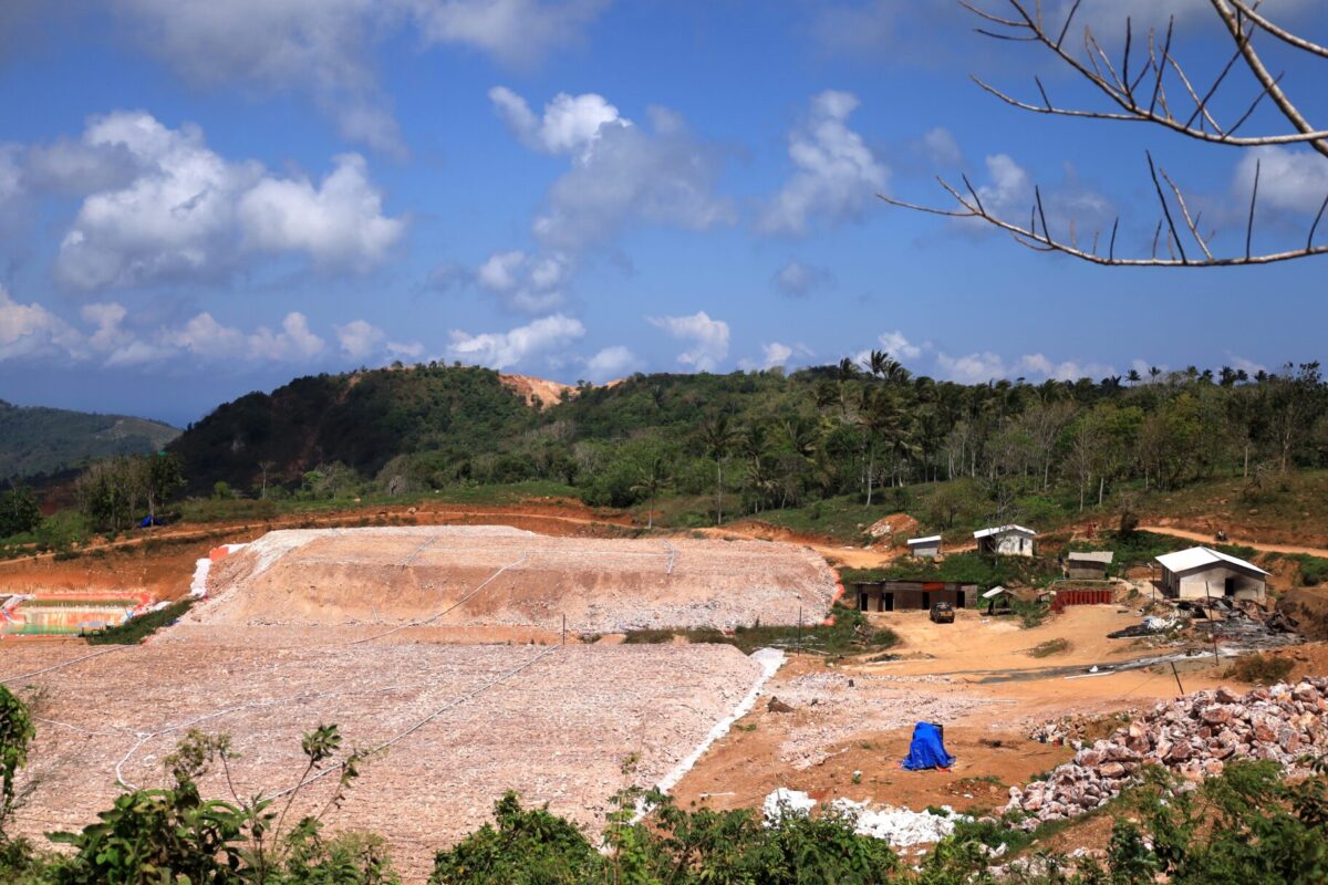 Illegal gold mining site in Lendek Bare, Blongas Preparation Village, Sekotong Subdistrict, West Lombok, NTB where miners' tents were burned. Photo courtesy of Fathul Rakhman/Mongabay Indonesia.