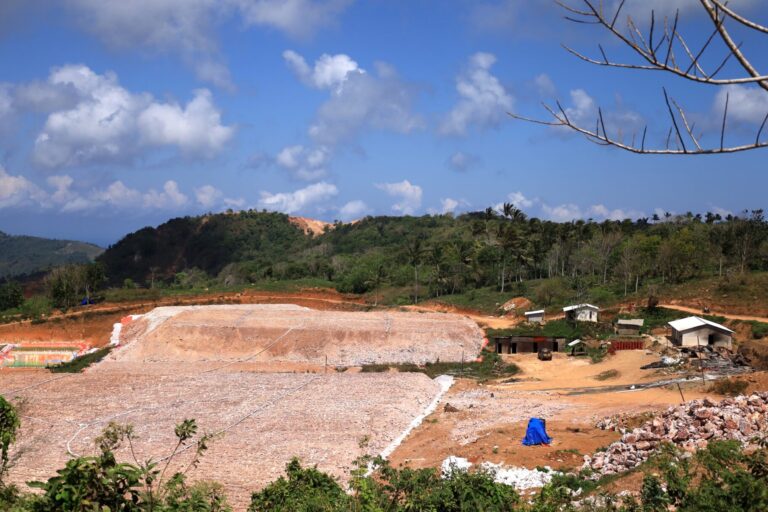 Illegal gold mining site in Lendek Bare, Blongas Preparation Village, Sekotong Subdistrict, West Lombok, NTB where miners' tents were burned. Photo courtesy of Fathul Rakhman/Mongabay Indonesia.