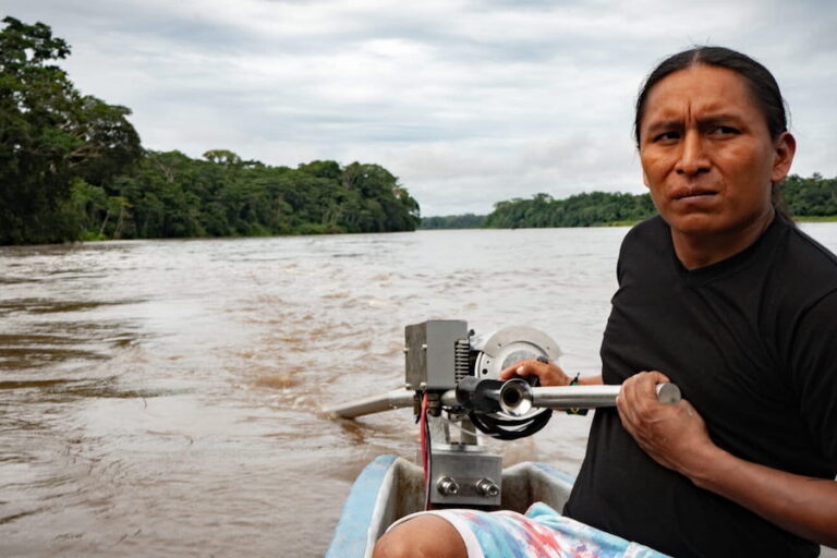 Ángel Wasump conducts navigation tests on the new solar-powered Peque-Peque canoe model in Ecuador. Photo courtesy of Jerónimo Pineda / Kara Solar.
